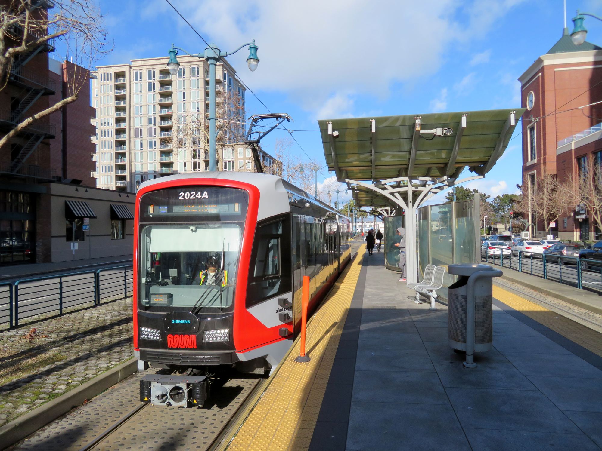 A Muni train at the 2nd and King station